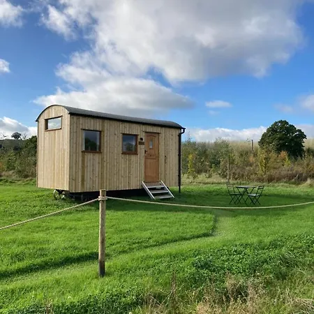 Shepherd'S Huts In Barley Meadow At Spring Hill Farm Oxford Exterior photo