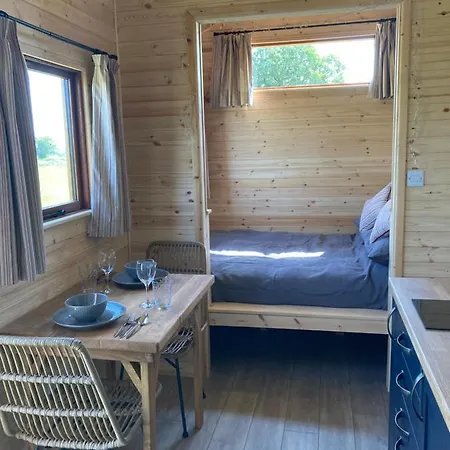 Shepherd'S Huts In Barley Meadow At Spring Hill Farm Oxford Exterior photo