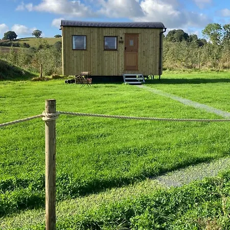 Shepherd'S Huts In Barley Meadow At Spring Hill Farm Oxford Exterior photo
