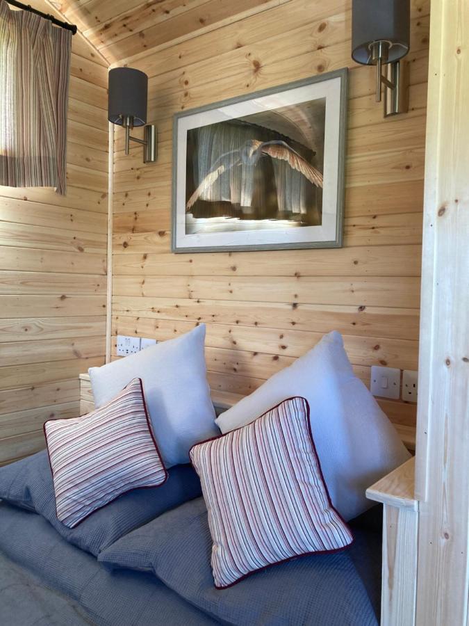 Shepherd's Huts In Barley Meadow At Spring Hill Farm Campo de lujo
