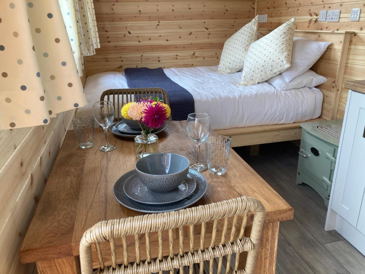 Shepherd's Huts In Barley Meadow At Spring Hill Farm * Oxford